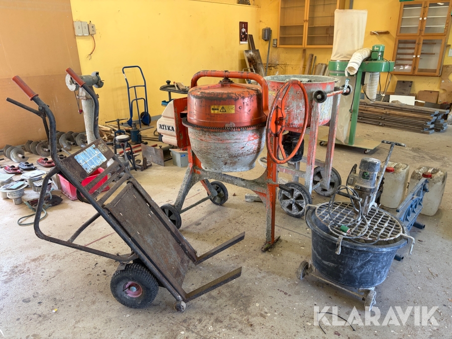 Lot med murermateriel Atika