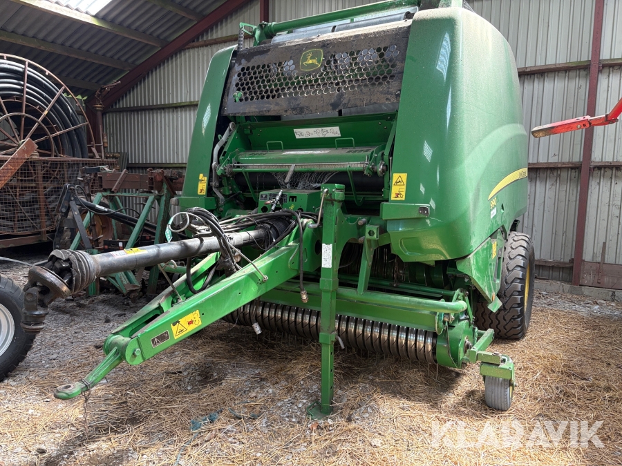 Rundballepresser John Deere Fasterholt 990 med opsamlervogn