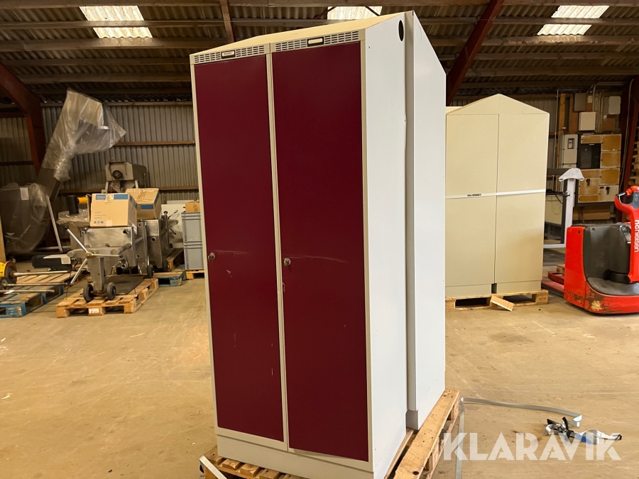 Garderobeskabe 18 styk