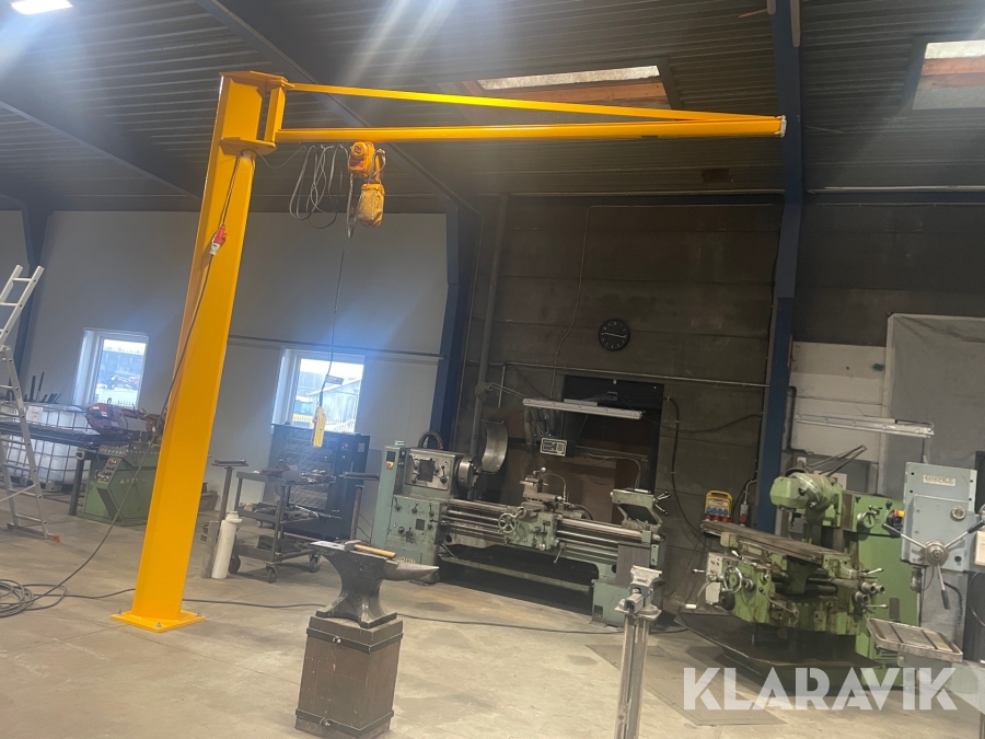 Svingkran DEMAG 250 kg rækkevidde 3.8 m