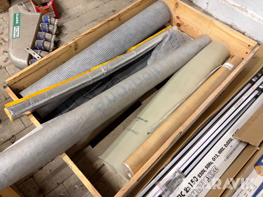 Diverse ruller med net/plast/folie - cirka 6 ruller