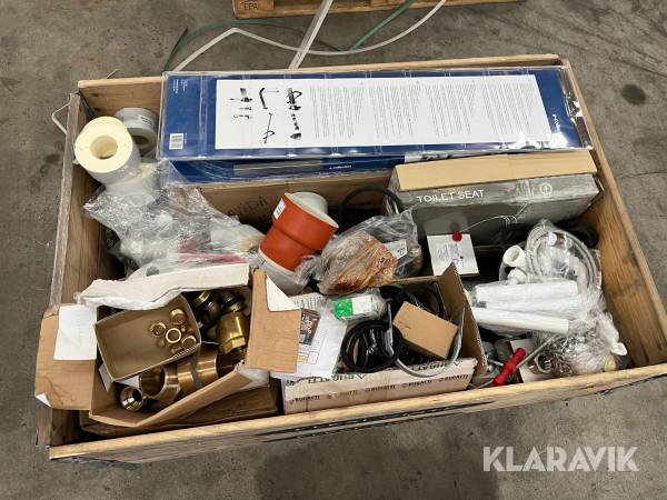 Lot - fittings, rørbærere, toiletsæder og øvrigt