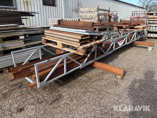 Jern seng med hjul inklusiv jernprofiler