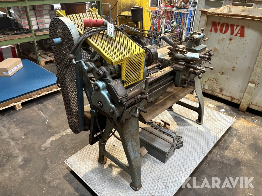 Drejebænk med værktøj