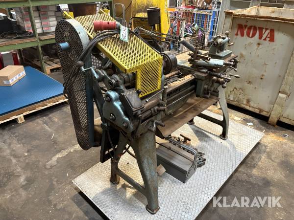 Drejebænk med værktøj