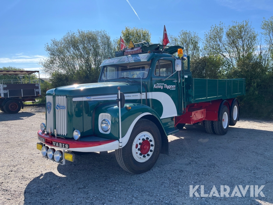 Veteranlastbil Scania Vabis 75 med bagtip og kran