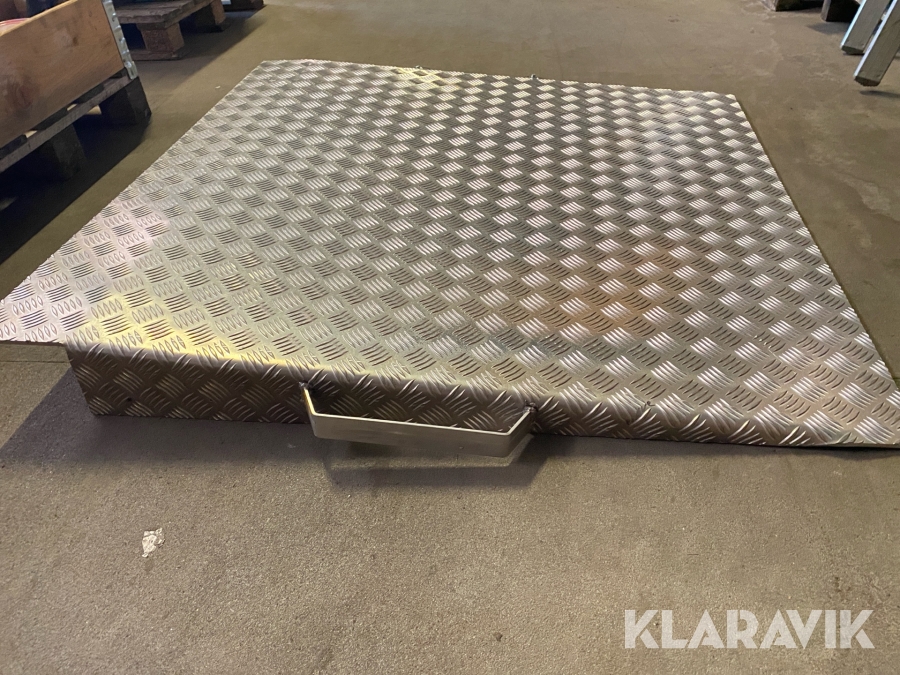 Rampe til container med forstærkning til kølevogne