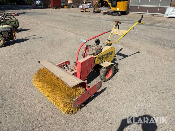 2-hjulet traktor Texas 521 med kost