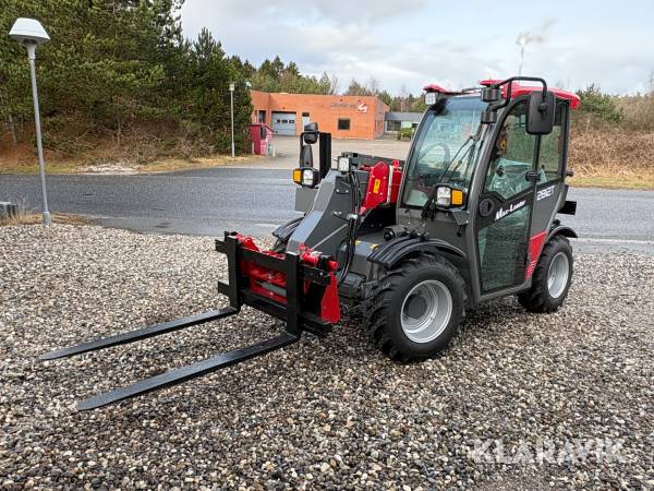 Teleskoplæsser Max Loader 2812T med skovl og gafler