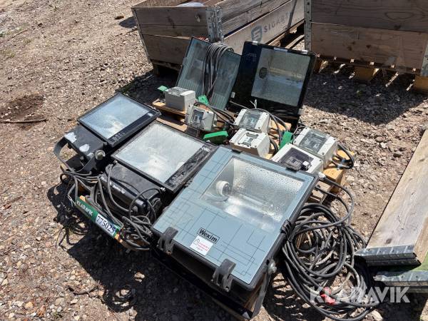 Arbejdslamper og el-fordelere 5 arbejdslamper og 6 fordelere