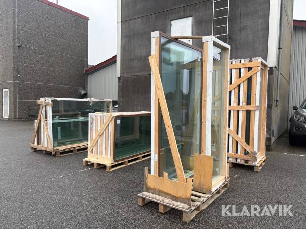 Lot: vinduer og døre Velfac 17 styk