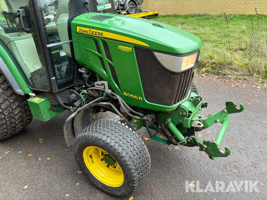Traktor John Deere 4066R
