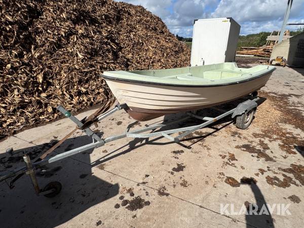 Båd Arkona med bådtrailer