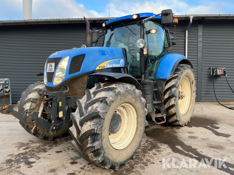Traktor New Holland T7030