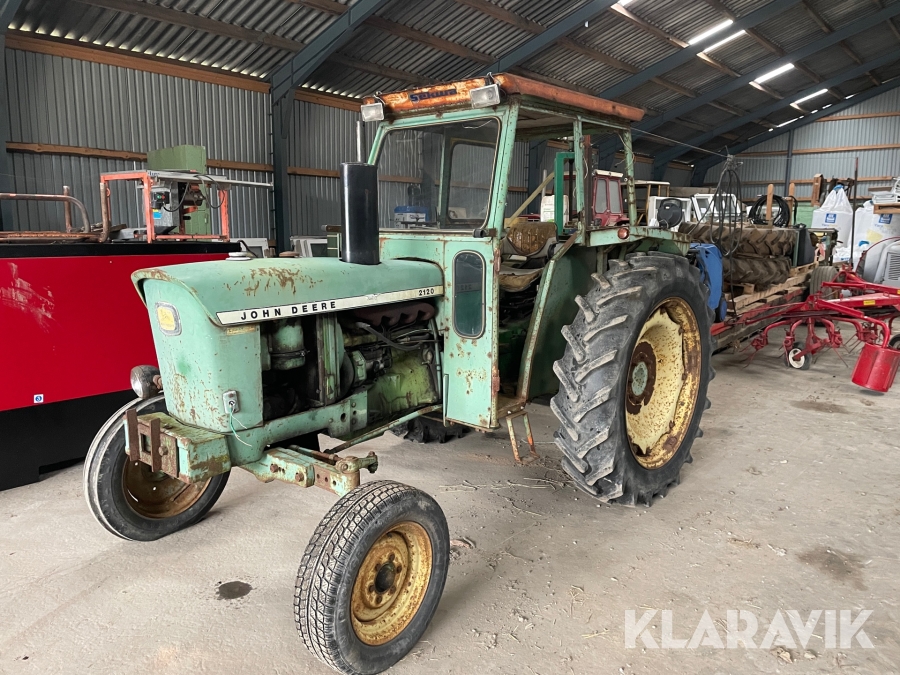 Traktor John Deere 2120