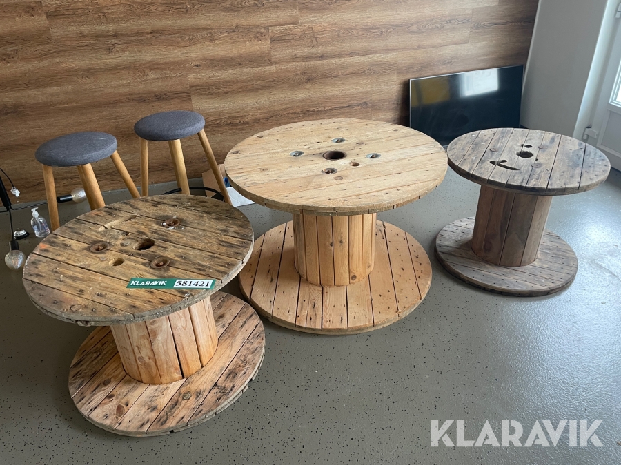 Tromle borde med to stole