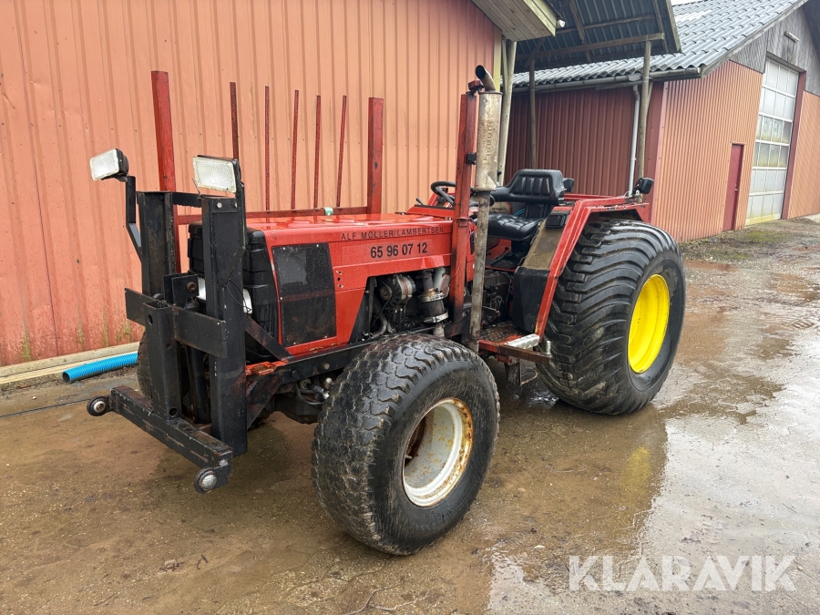 Traktor Fiat - New Holland 70-86 med frontlift