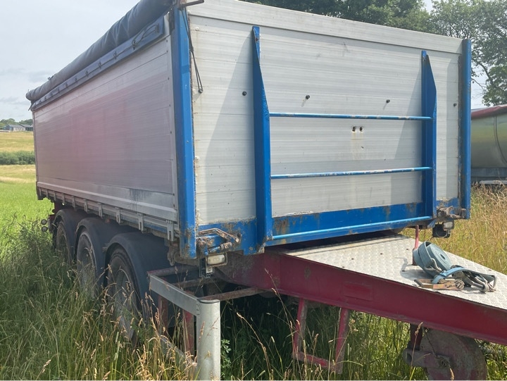 Trailer