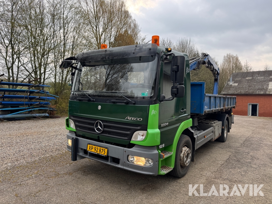 Lastbil Mercedes-Benz Atego 1224 med kranarm