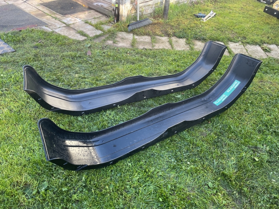 2 stk plast skærme til trailer