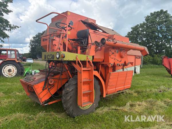 Mejetærsker Dronningborg D1250 med skærebord