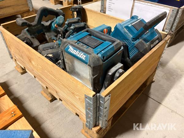 Værktøj Makita 6 maskiner med 3 lamper, 3 batterier og 1 oplader
