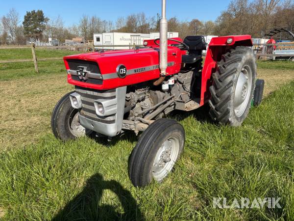 Traktor Massey Ferguses 135