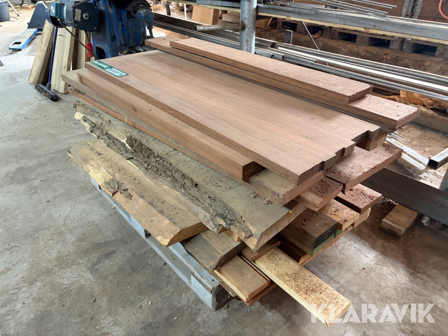 Lot med blandede planker - Elm og Mahogni 1 palle