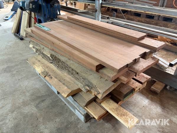 Lot med blandede planker - Elm og Mahogni 1 palle
