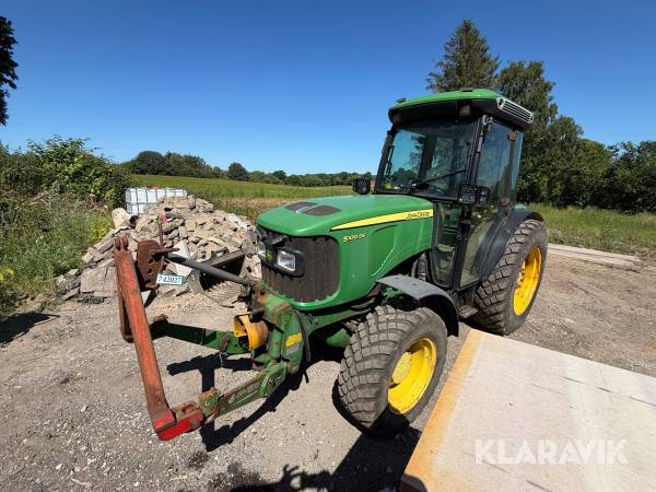 Traktor John Deere 5100 GF med 7 redskaber