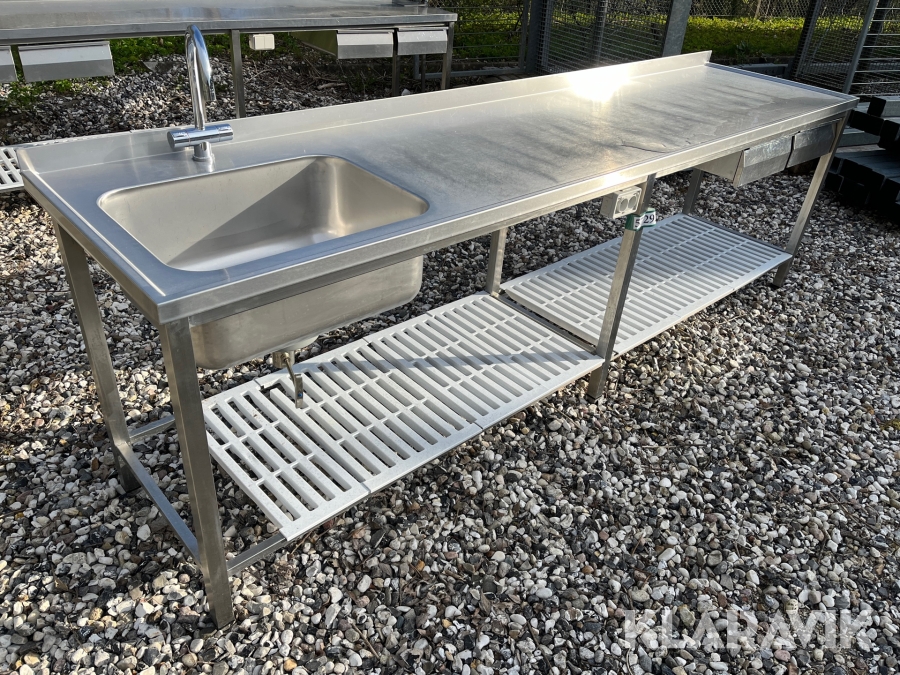 1 Rustfrit stålbord med skuffer og vask