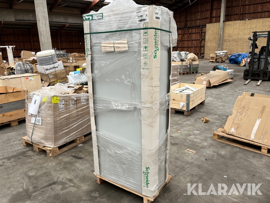 Gulvskab Schneider Electric NSYSM18840P