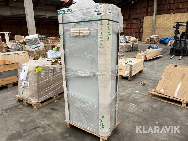 Gulvskab Schneider Electric NSYSM18840P