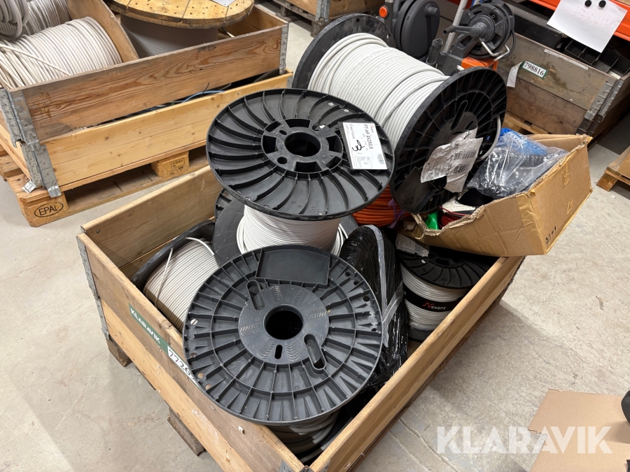 Assorterede kabler og ledninger - 1 palle