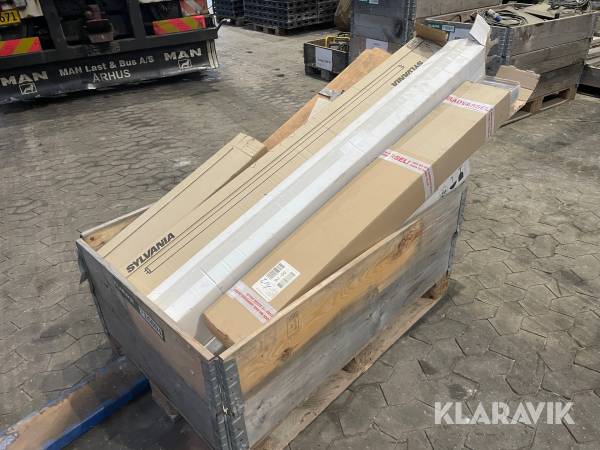 Lysstofrør og skærme lot