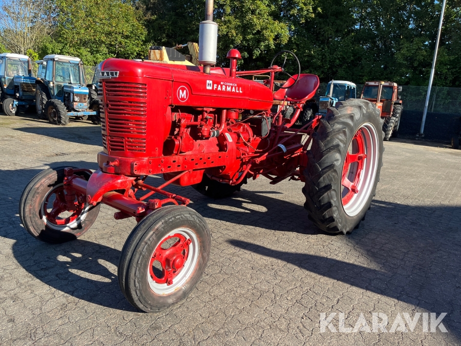 Traktor Mccormick Farmall M