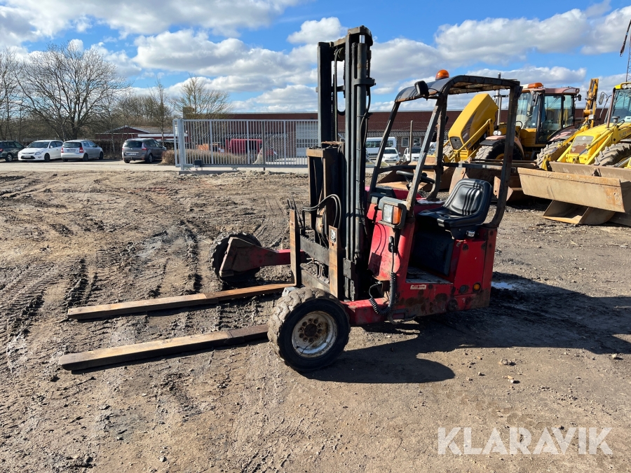 Medbringertruck Moffett M4 25.3