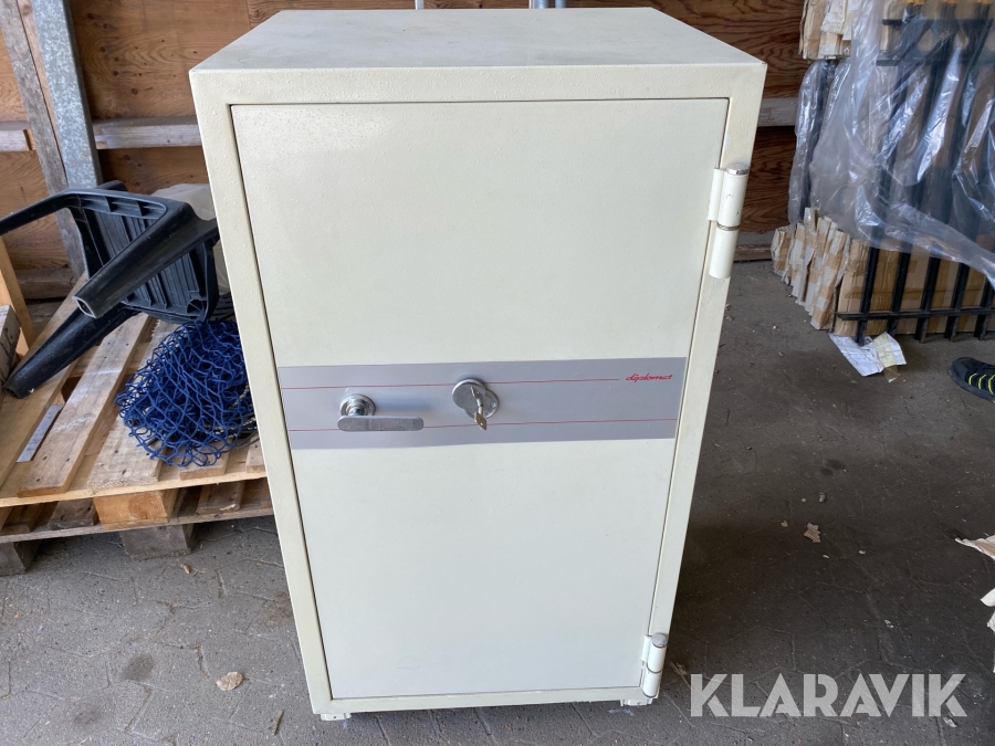 Pengeskab Diplomat Med rum