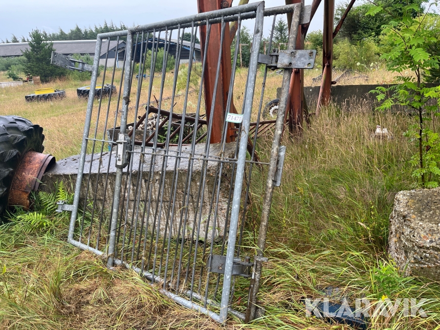 Væghængt gitter dør monteringsmål 