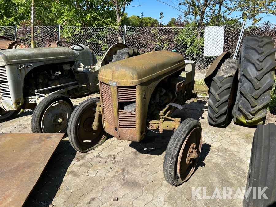 Traktor Ferguson Tea