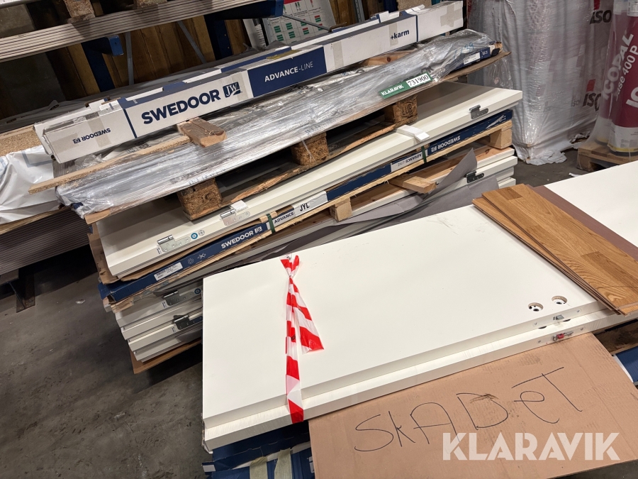 Lot: døre og karme Swedoor 13 assorteret døre - 2 karme