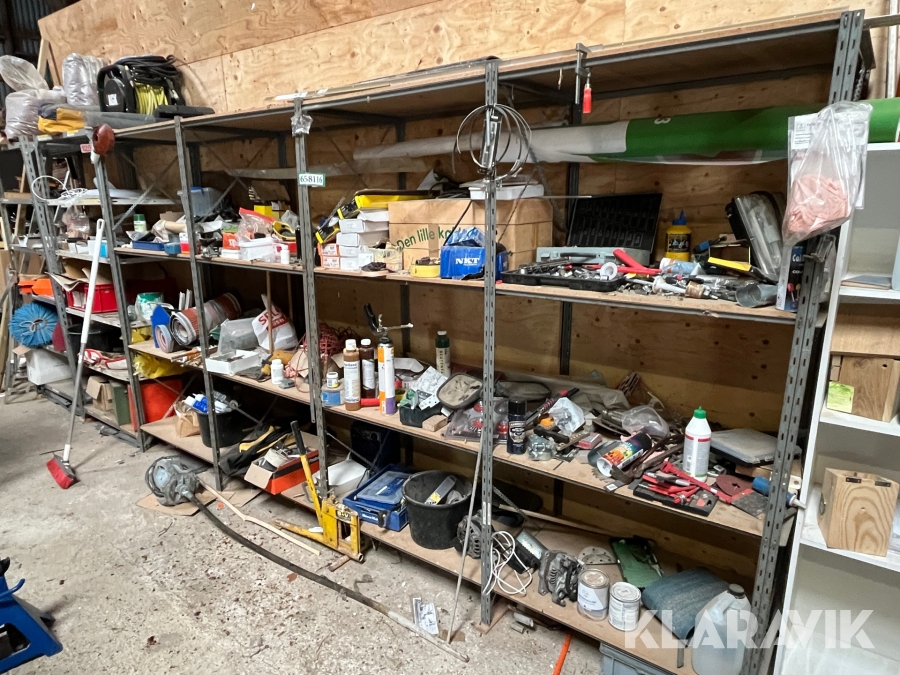 Reol system med tilbehør.