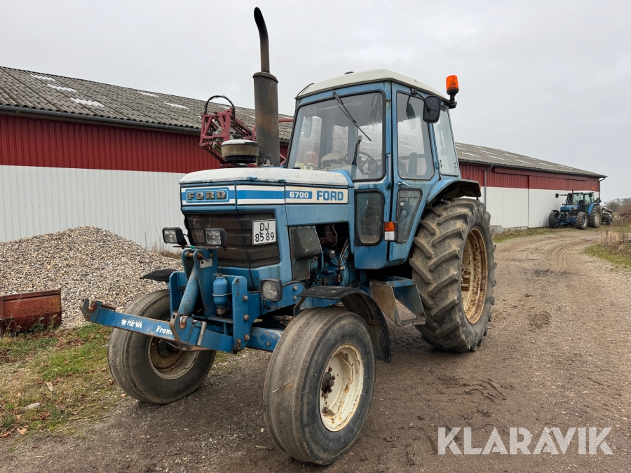 Traktor Ford 6700