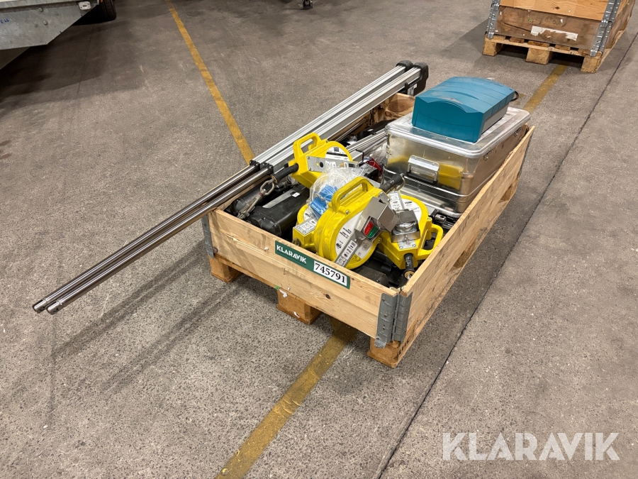 Samlet lot - aktuatorer, faldsikring og batterioplader