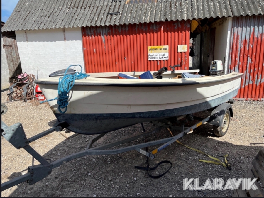 Jolle med påhængsmotor og trailer