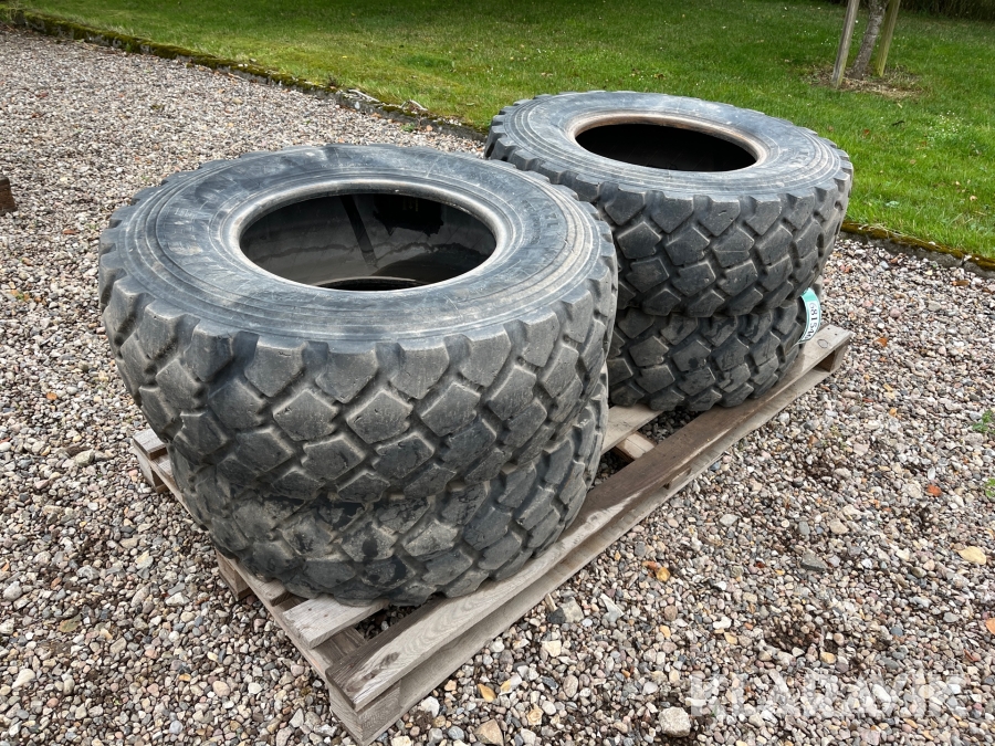 Dæk 335/80 R 20 MICHELIN