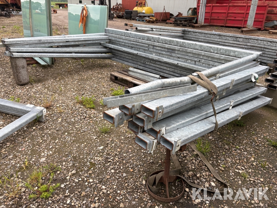 Skur 9x3.5m opsat