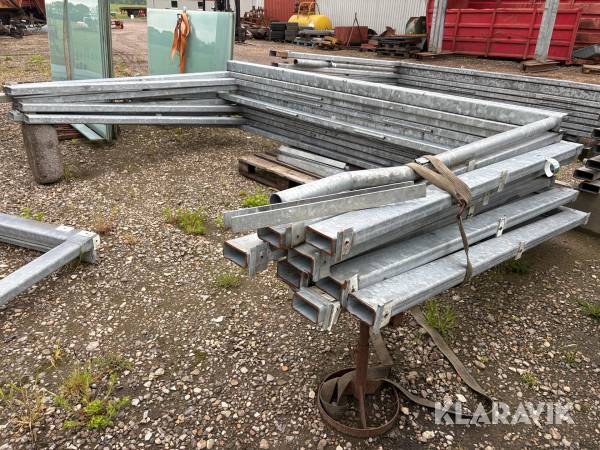 Skur 9x3.5m opsat