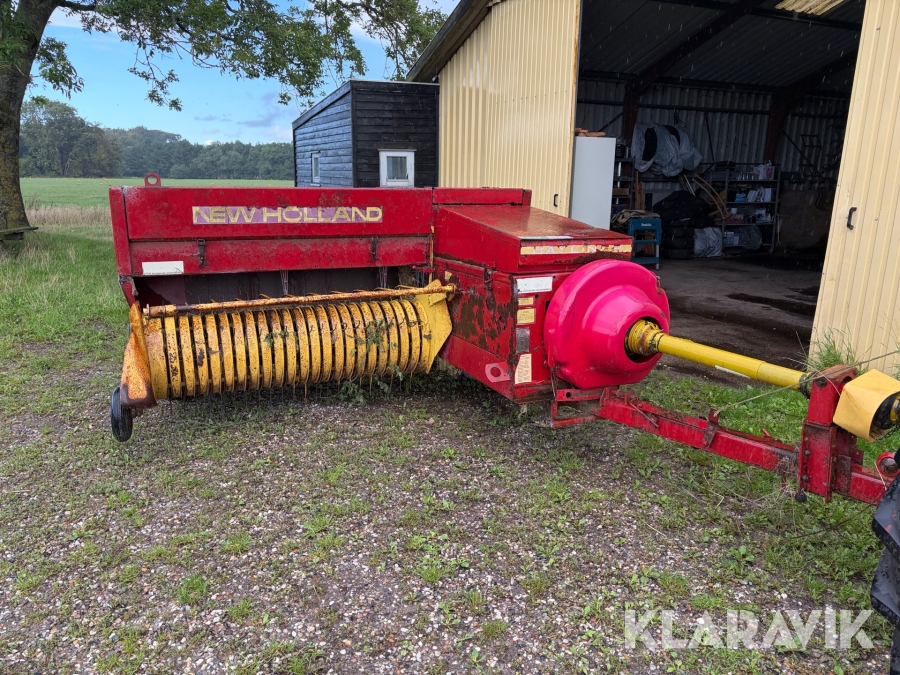 Småballepresser New Holland 376