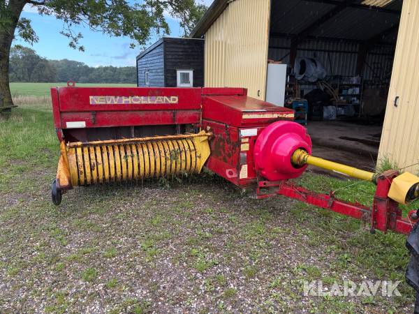 Småballepresser New Holland 376
